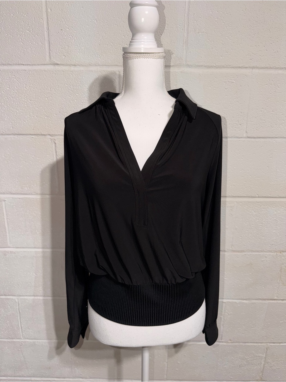 White House Black Market Black V-Neck Ribbed Hem Blouse